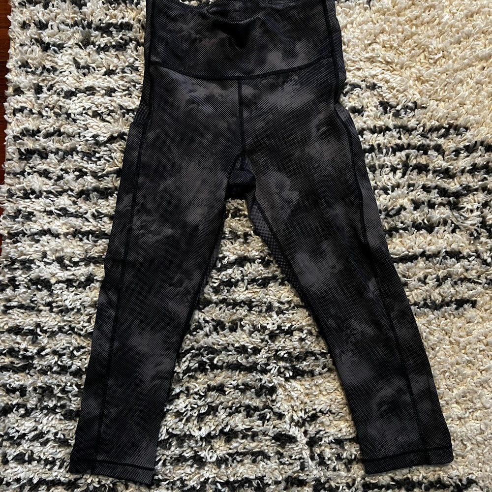 Athleta stash pocket Capri